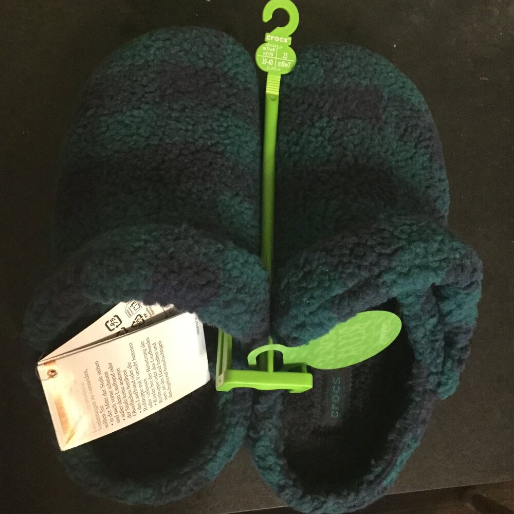 NWT Crocs slippers Navy and green buffalo plaid size men 7 and woman 9